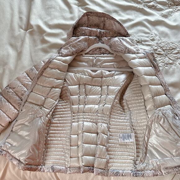 CALVIN KLEIN Packable Snakeskin Print Short Hooded Puffer Coat | XS - Picture 3 of 10